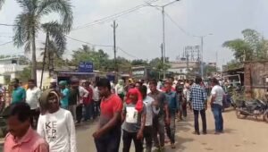ବିଦ୍ୟୁତ ଠିକା କର୍ମଚାରୀଙ୍କୁ ଛଟେଇ ଅଭିଯୋଗରେ ବିକ୍ଷୋଭ